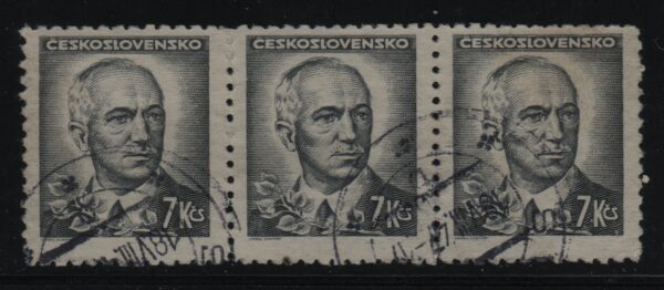 Tsjecho-Slowakije horizontale streep van 3x Mi.-Nr. 472 (CZ-0129)